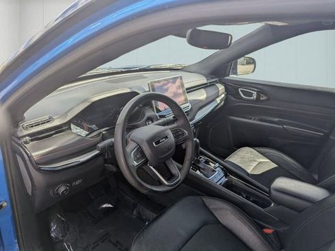 Used 2025 Jeep Compass Trailhawk AWD/4WD image 11