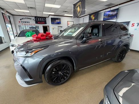 Used 2025 Toyota Highlander XSE AWD/4WD image 8