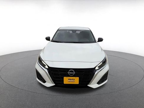 Used 2025 Nissan Altima 2.5 SV FWD image 4