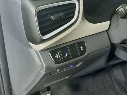 Used 2017 Hyundai Ioniq SEL image 10