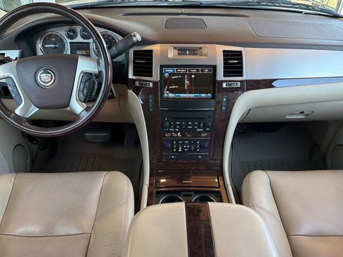 Used 2011 Cadillac Escalade ESV Premium AWD/4WD image 15