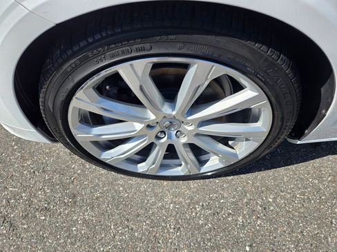 Used 2018 Volvo S90 T8 Inscription w/ Convenience Package image 14