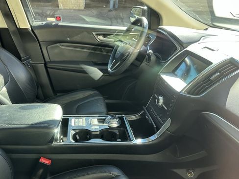 Used 2019 Ford Edge Titanium w/ Equipment Group 301A image 5