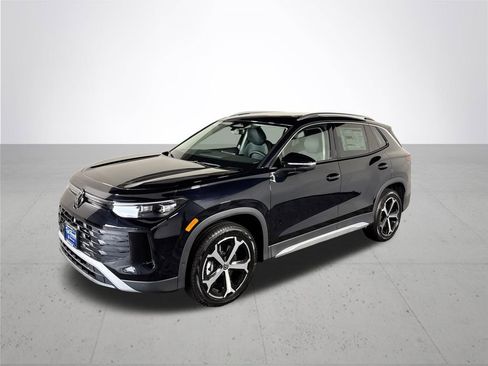 New 2026 Volkswagen Tiguan SE image 2