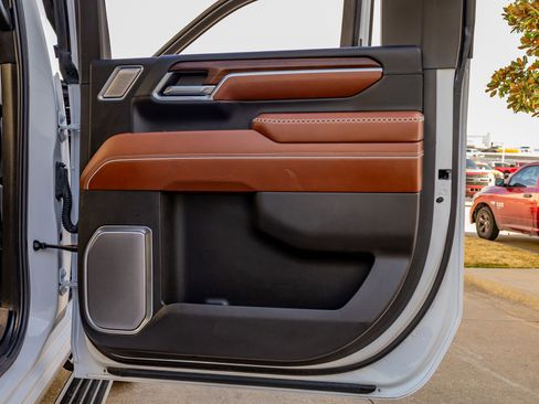 Used 2025 GMC Sierra 2500 Denali Ultimate image 38