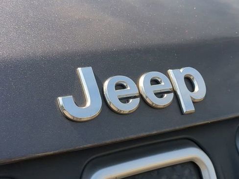 Used 2022 Jeep Compass Latitude FWD image 13