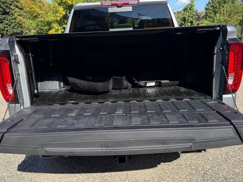 Used 2025 GMC Sierra 1500 AT4 w/ AT4 Premium Package AWD/4WD image 5