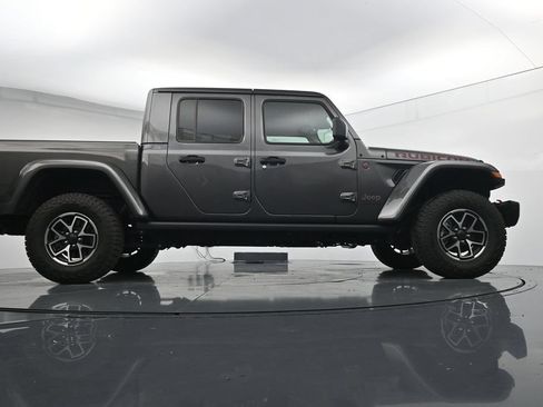 Used 2025 Jeep Gladiator Rubicon AWD/4WD image 38