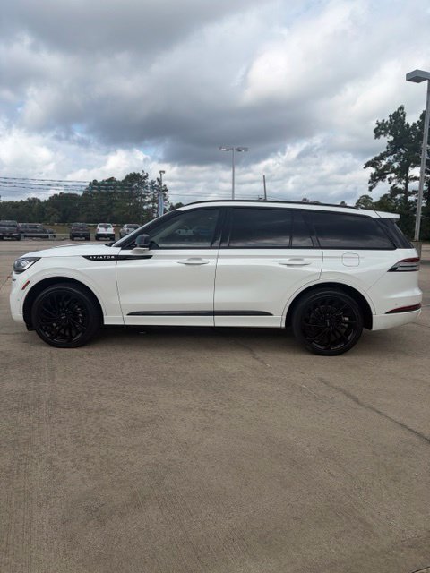 Used 2023 Lincoln Aviator Reserve w/ Equipment Group 201A AWD/4WD image 2