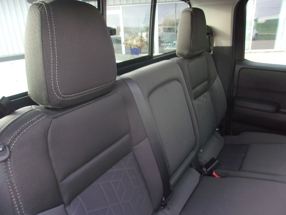 Used 2025 Nissan Frontier SV AWD/4WD image 15