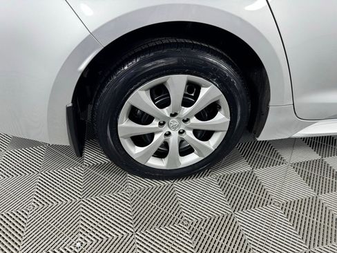 Used 2025 Toyota Corolla LE image 29