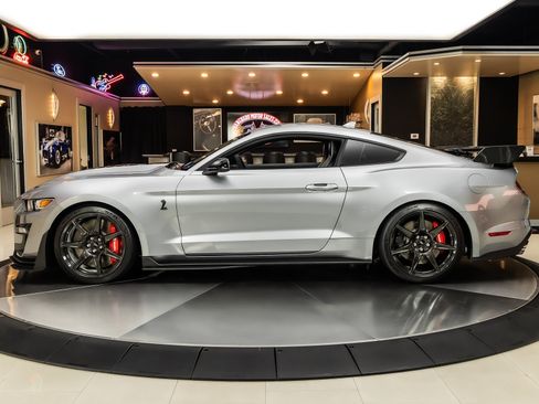 Used 2020 Ford Mustang Shelby GT500 w/ Carbon Fiber Track Pack RWD image 18