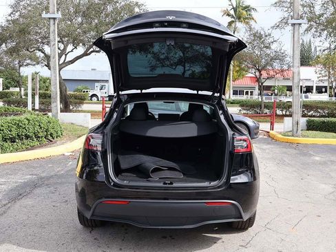 Used 2023 Tesla Model Y Long Range image 19