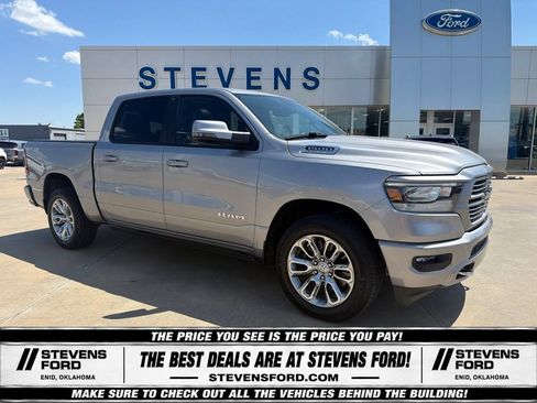 Used 2023 RAM 1500 Laramie AWD/4WD image 1