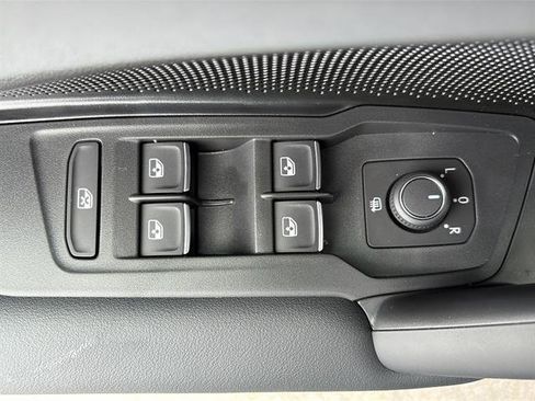 New 2026 Volkswagen Tiguan SE FWD image 28