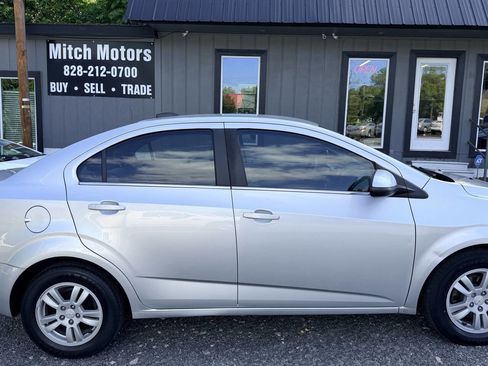 Used 2015 Chevrolet Sonic LT FWD image 1