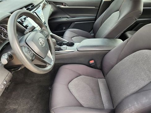 Used 2020 Toyota Camry LE image 9
