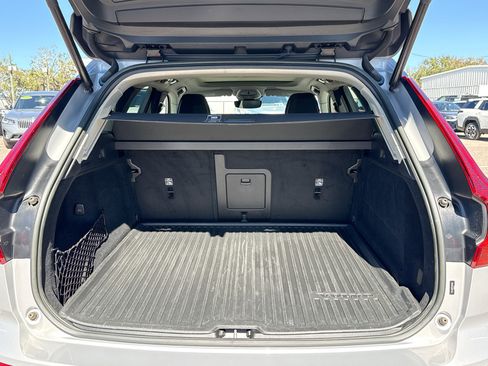 Used 2023 Volvo XC60 B5 Ultimate image 11