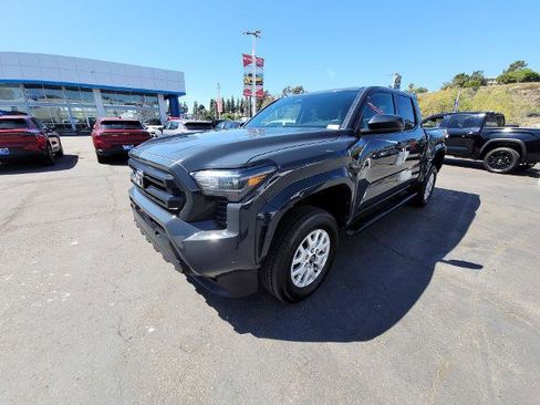 Used 2025 Toyota Tacoma SR image 4