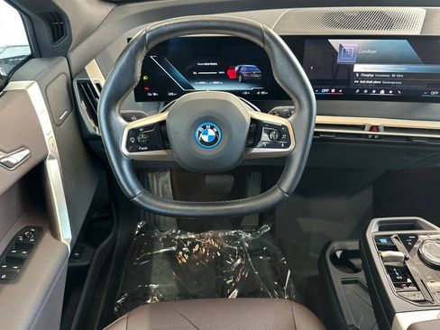 Used 2024 BMW iX xDrive50 w/ Sport Package AWD/4WD image 18