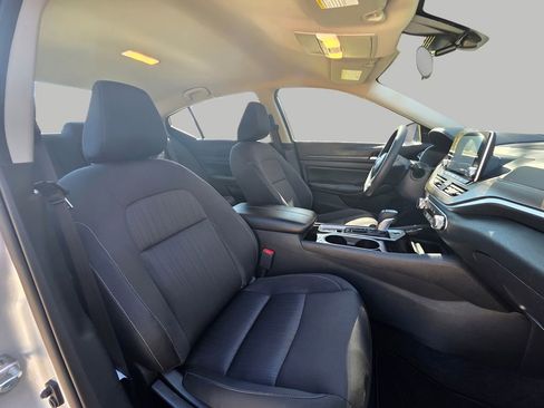 Used 2024 Nissan Altima 2.5 SV image 11