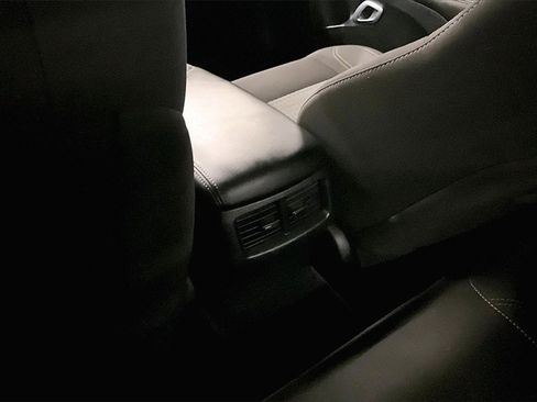 Used 2023 Dodge Challenger SXT image 10