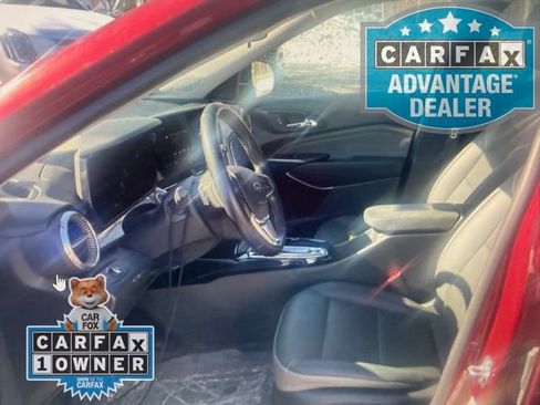 Used 2025 Chevrolet Trax LT image 3