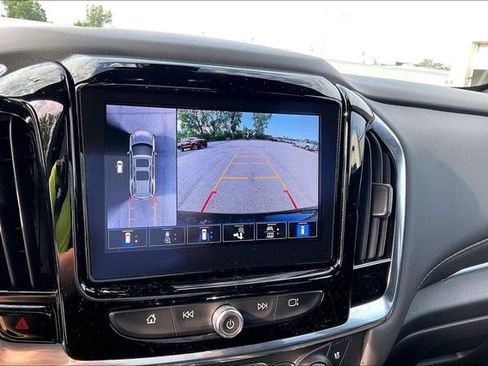 Used 2023 Chevrolet Traverse Premier AWD/4WD image 21