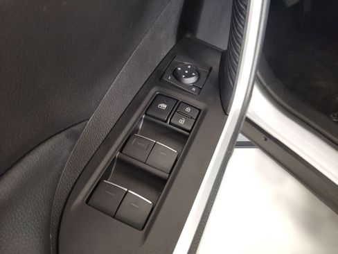 Used 2022 Toyota RAV4 XLE image 23