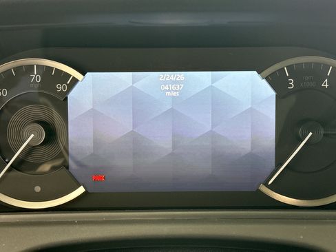 Used 2023 Land Rover Range Rover Velar R-Dynamic S image 9