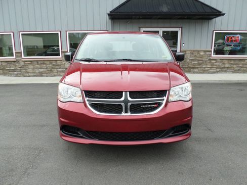 Used 2014 Dodge Grand Caravan American Value Package FWD image 2