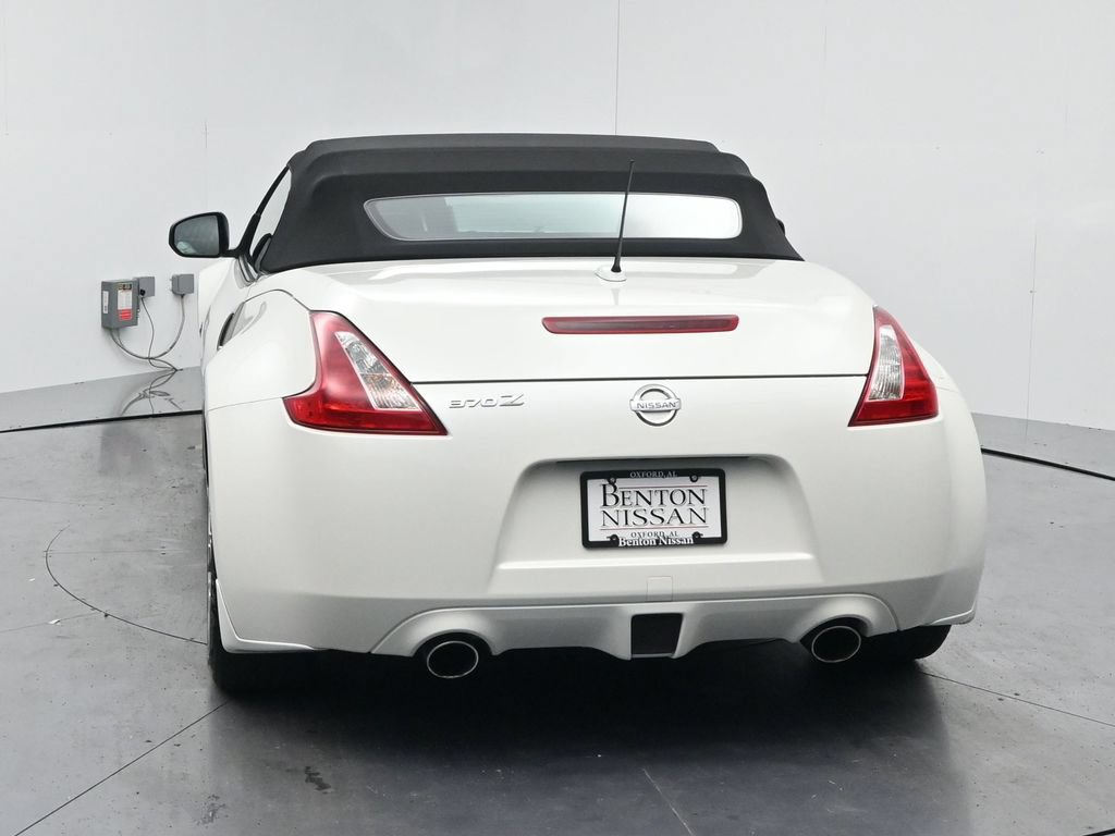 Used 2010 Nissan 370Z Touring RWD image 16