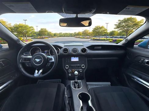 Used 2019 Ford Mustang Coupe RWD image 9