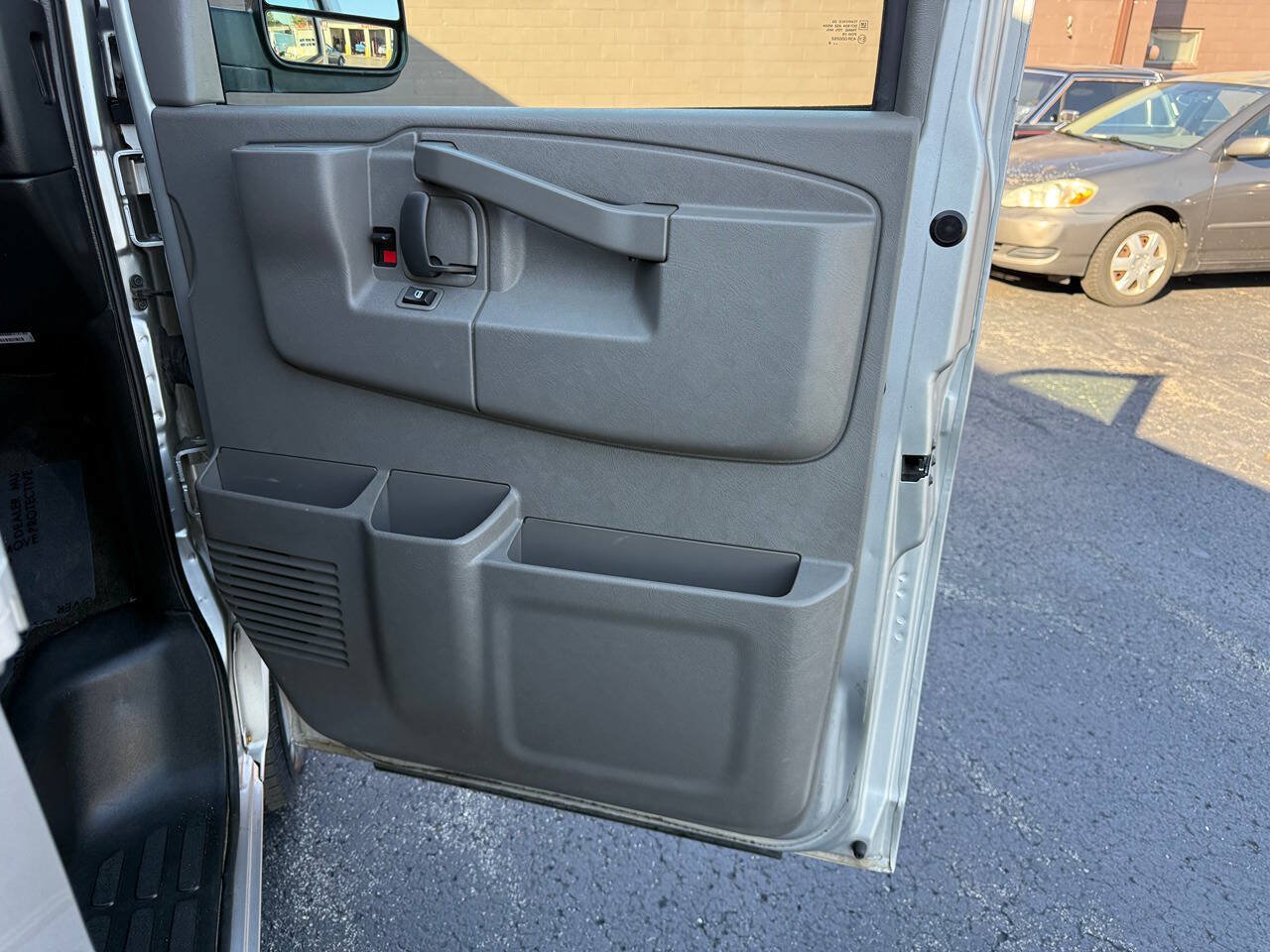 Used 2018 GMC Savana 3500 LT w/ LT Preferred Equipment Group RWD image 24
