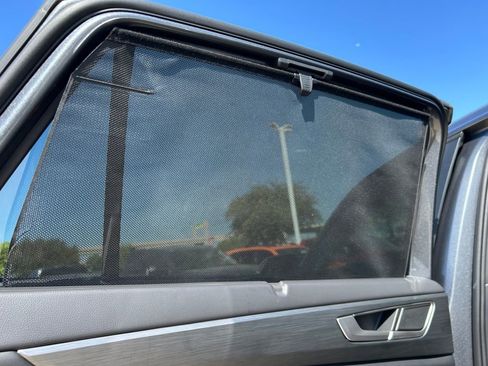 Used 2025 Volkswagen Atlas Cross Sport SE image 16