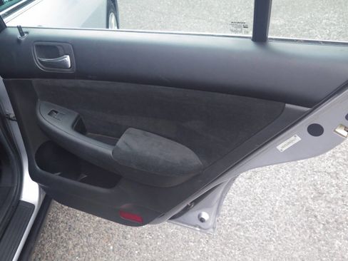 Used 2004 Honda Accord LX image 28