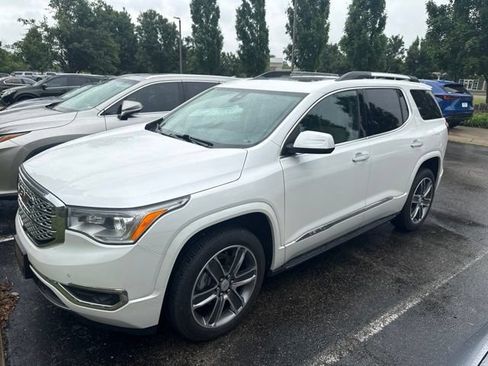 Used 2017 GMC Acadia Denali w/ Technology Package FWD image 2