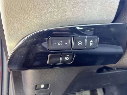 Used 2019 Toyota Prius LE image 21