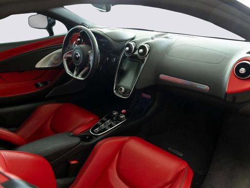 Used 2023 McLaren GT image 25