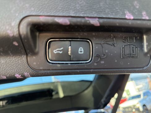 Used 2022 Ford Explorer XLT w/ Equipment Group 202A image 32