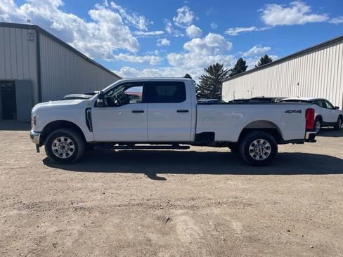 Used 2024 Ford F250 XLT AWD/4WD image 3