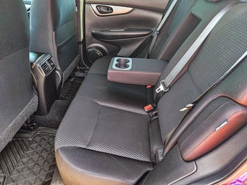 Used 2021 Nissan Rogue Sport S image 29