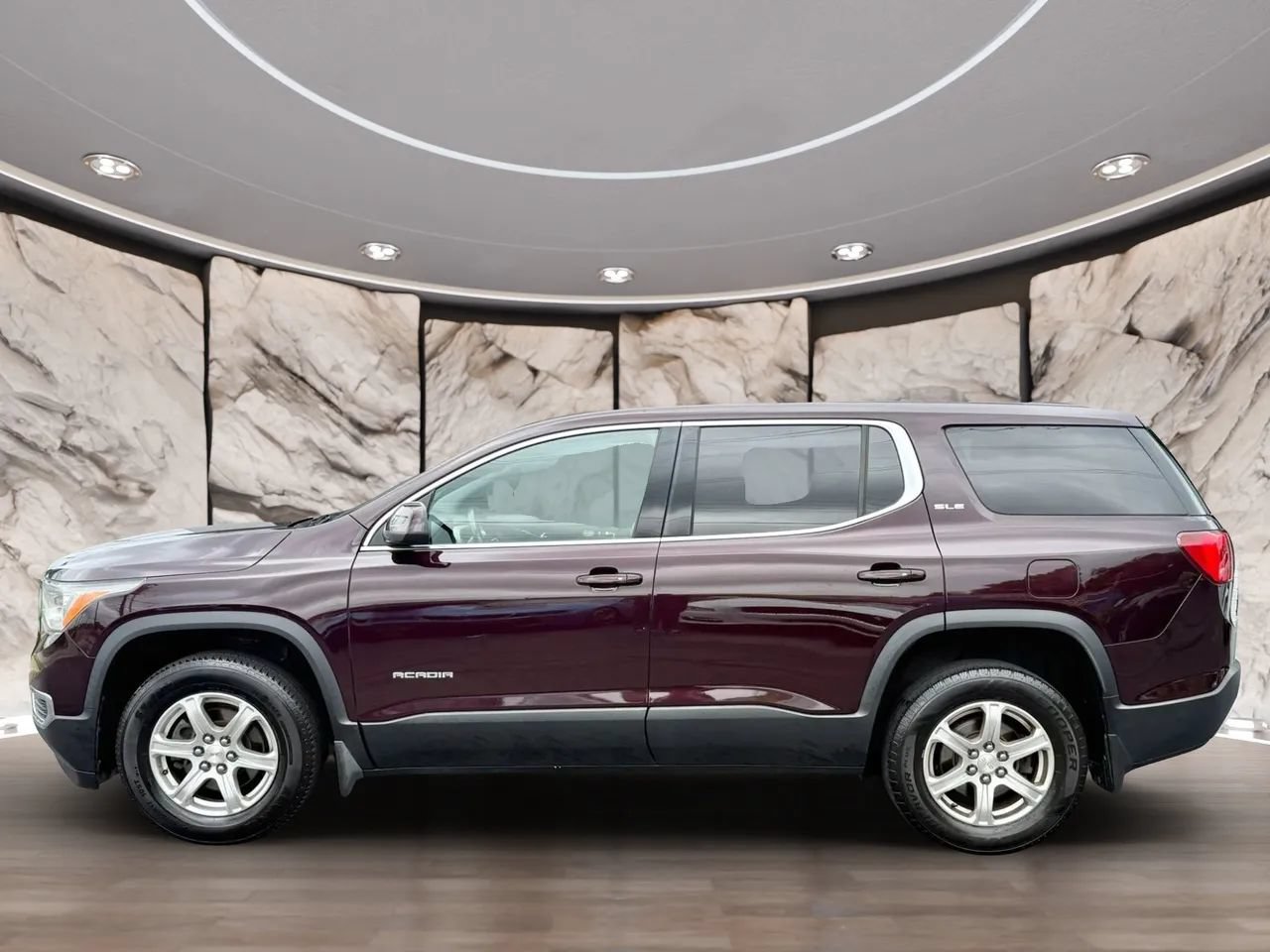 Used 2018 GMC Acadia SLE w/ LPO, Protection Package FWD image 4