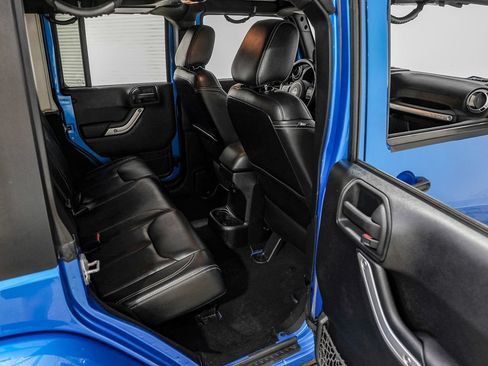 Used 2015 Jeep Wrangler Unlimited Sahara w/ Connectivity Group AWD/4WD image 32