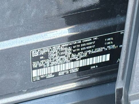 Used 2025 Toyota RAV4 XLE image 31