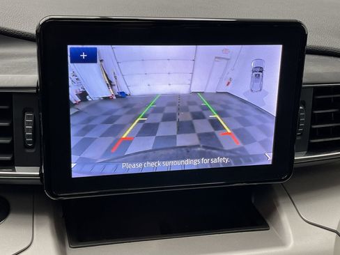 Used 2023 Ford Explorer XLT w/ Equipment Group 202A image 6