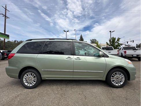 Used 2010 Toyota Sienna XLE Limited w/ XLE Limited Pkg 2 AWD/4WD image 9