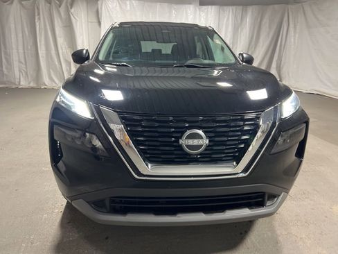 Used 2023 Nissan Rogue S image 2
