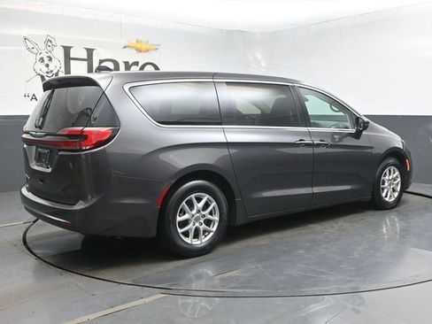 Used 2023 Chrysler Pacifica Touring-L FWD image 50