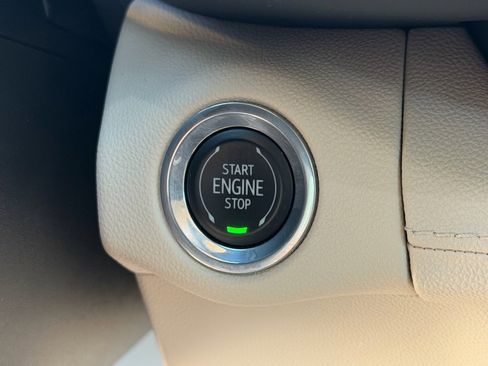 Used 2022 Buick Envision Avenir w/ Technology Package II image 32